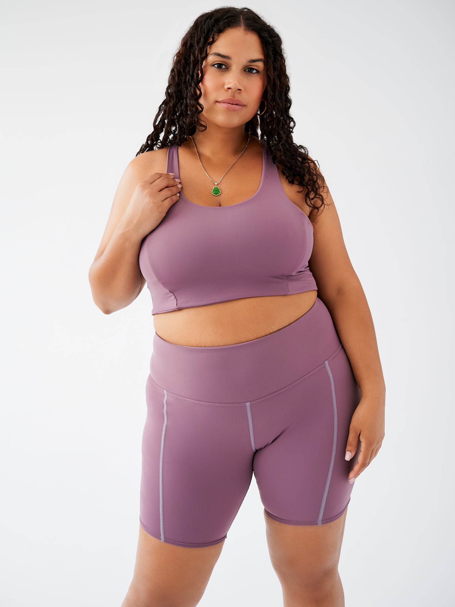 Wildtrails Econyl Bra couleur Grape, vue de face, avec design épuré et encolure clean.